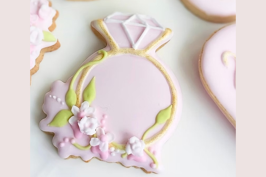 Luxury hand iced engagement ring wedding biscuit with floral detailing by Grace & Clover Wiltshire